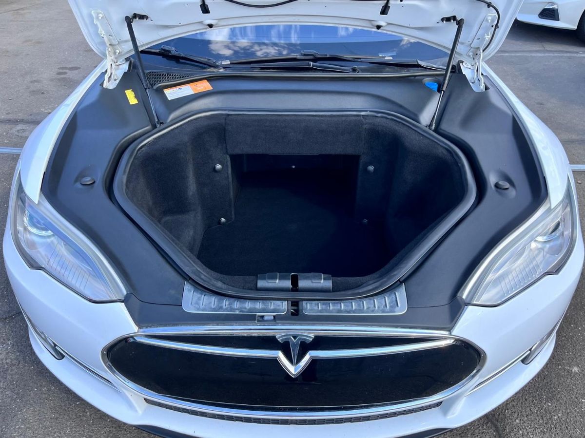 Tesla Model S photo 21