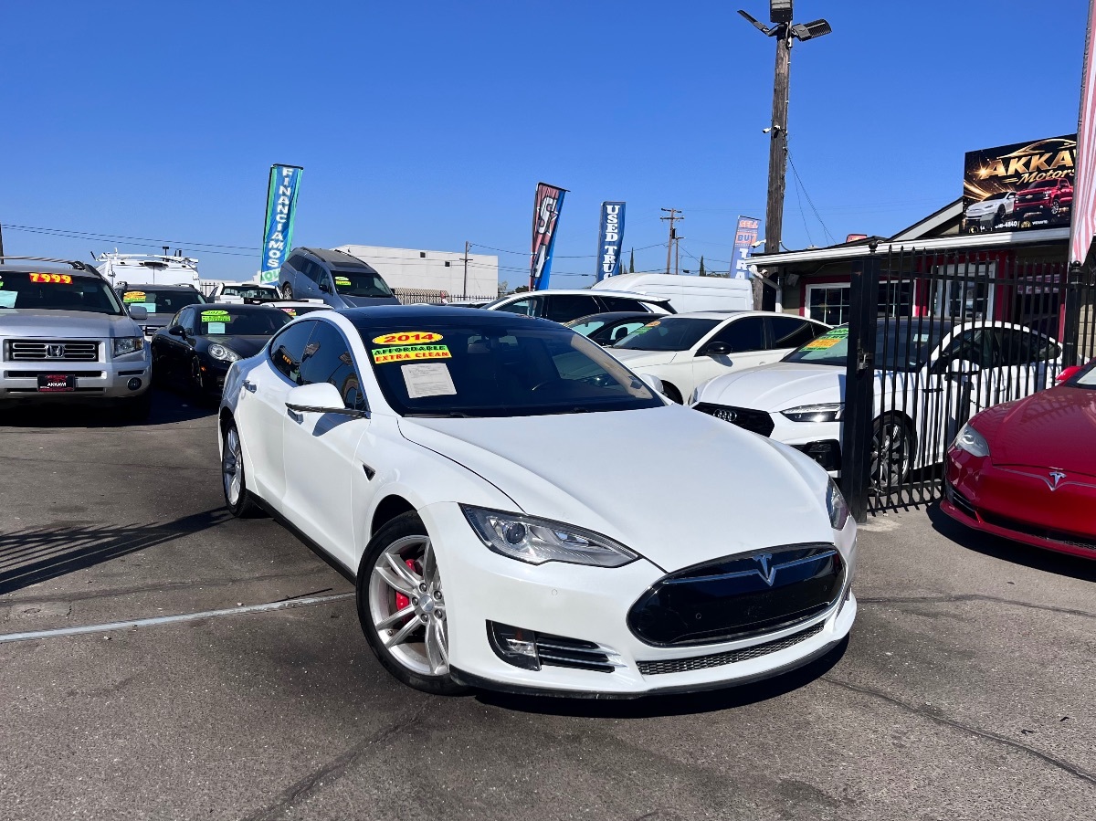 Tesla Model S photo 2