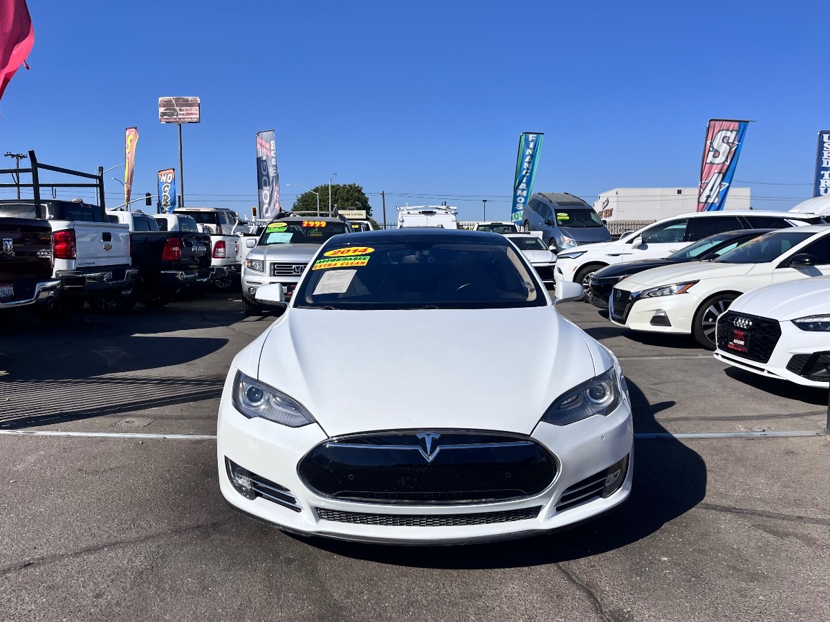 Tesla Model S photo 3