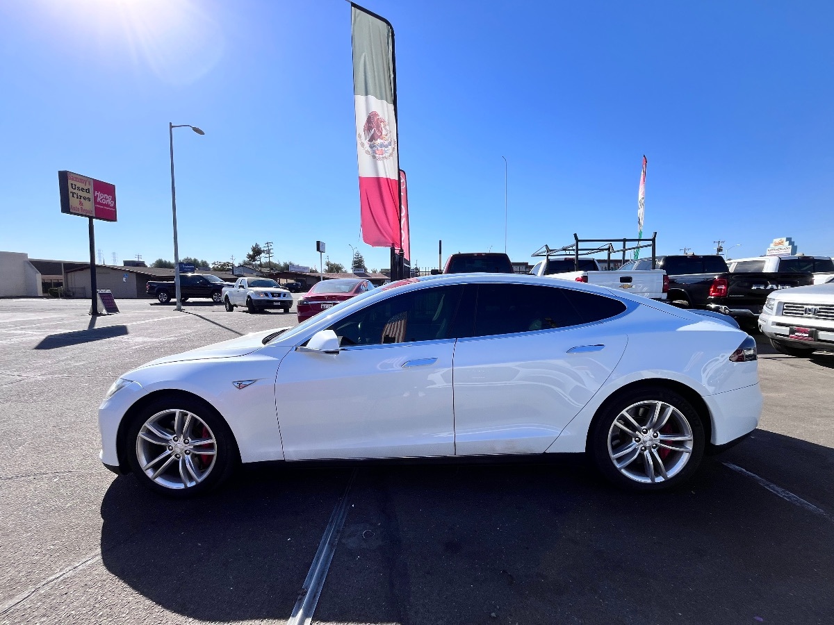 Tesla Model S photo 4
