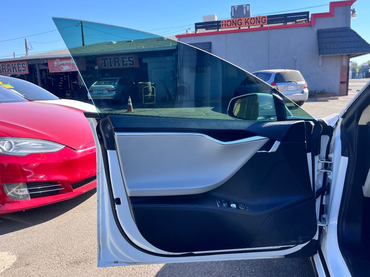 Tesla Model S photo 5