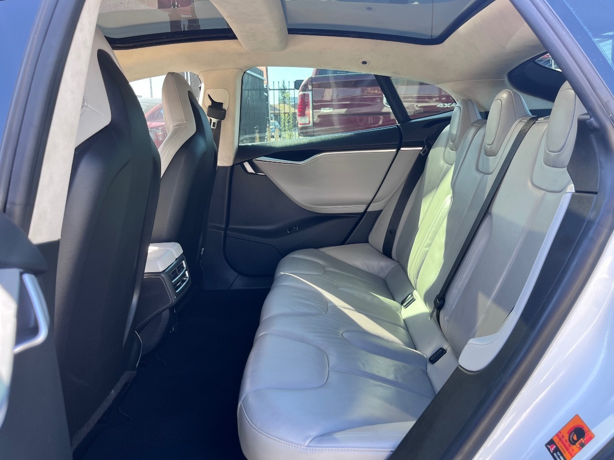 Tesla Model S photo 14