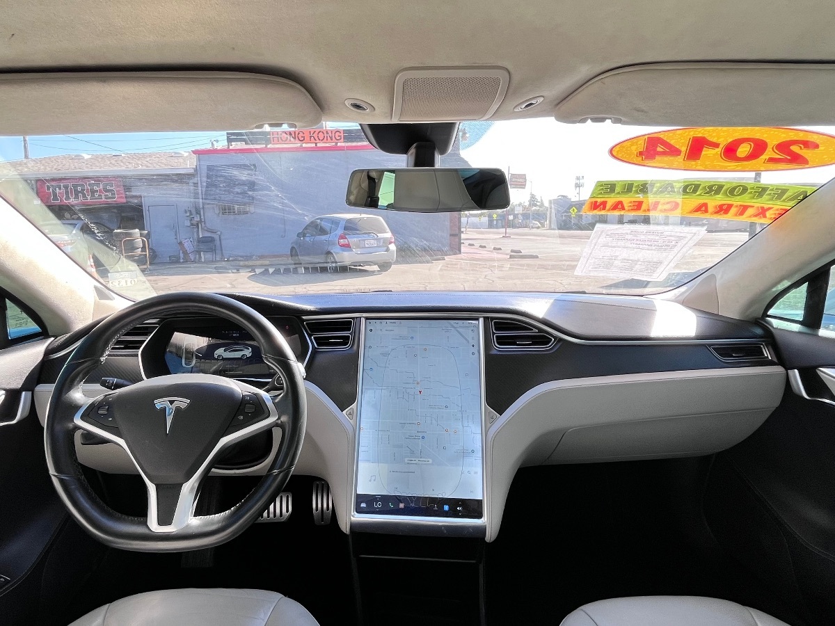Tesla Model S photo 15