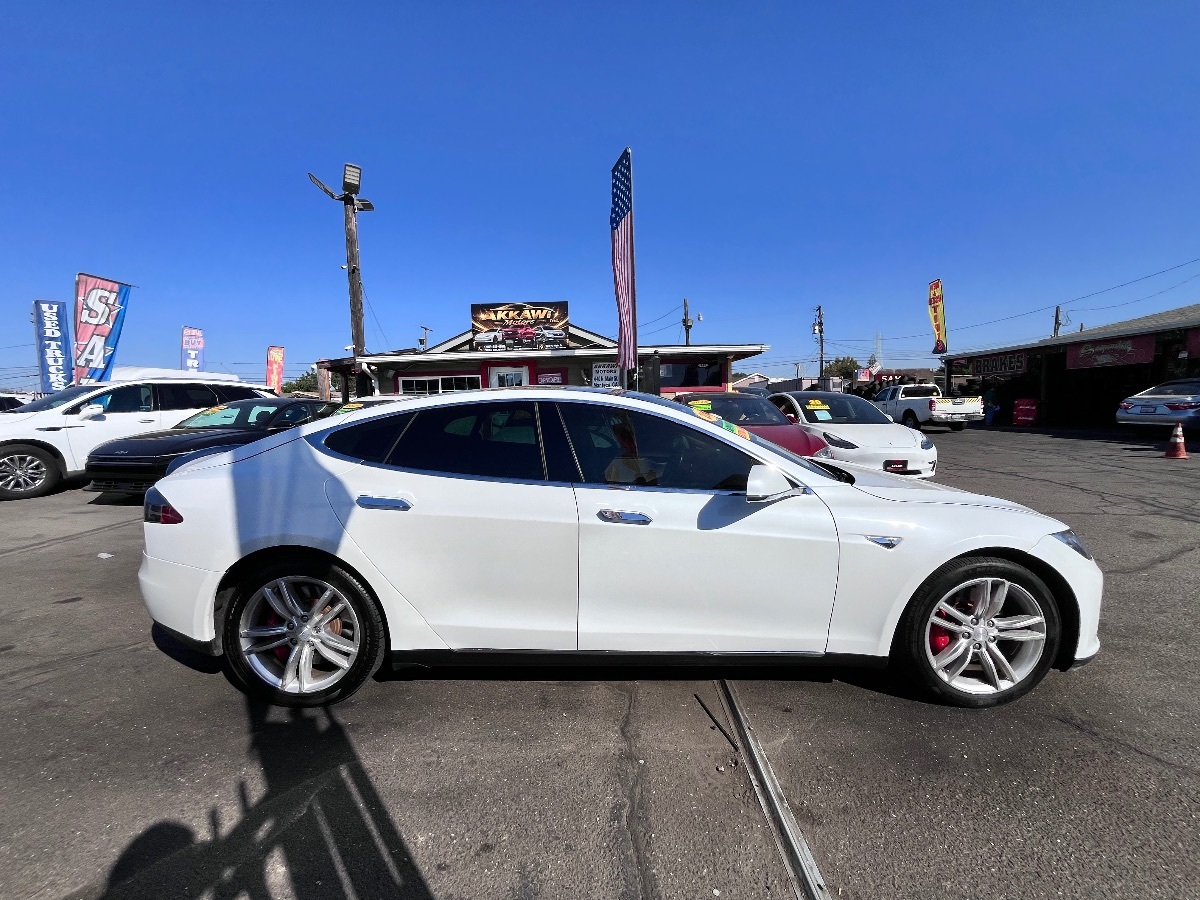 Tesla Model S photo 16