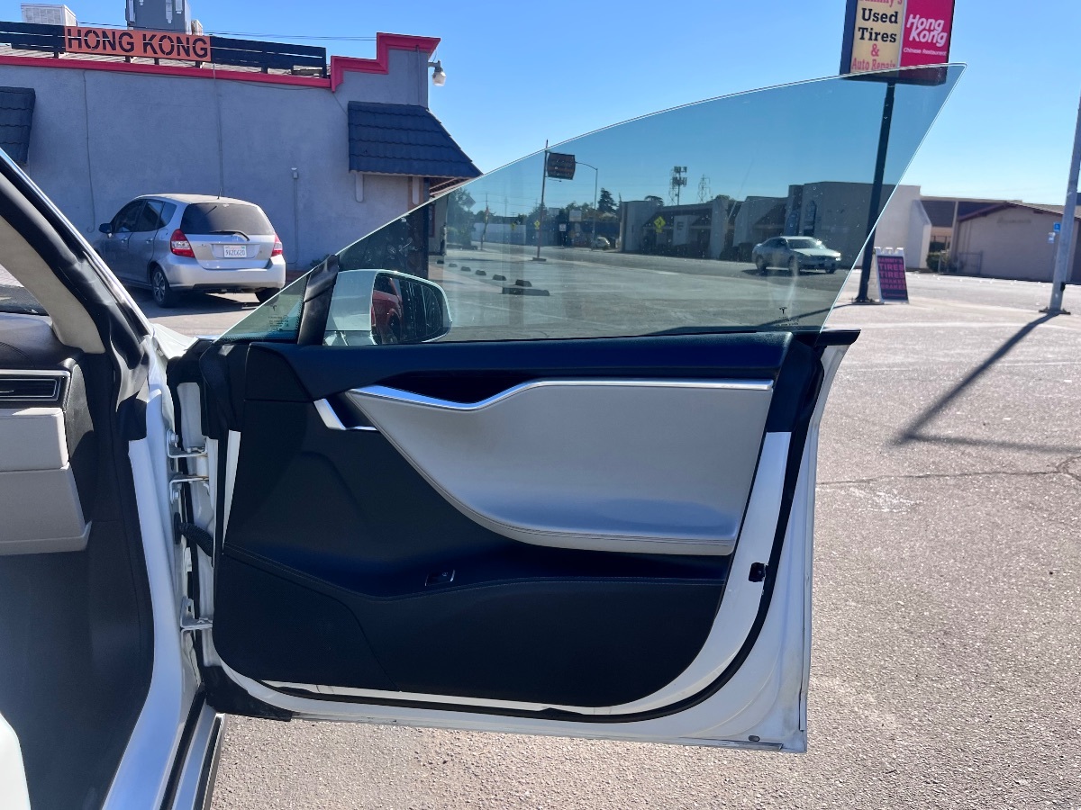 Tesla Model S photo 17