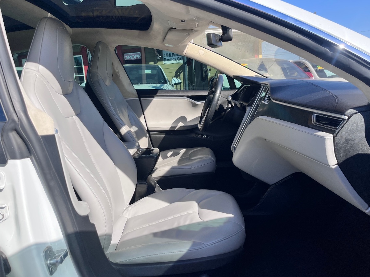 Tesla Model S photo 18