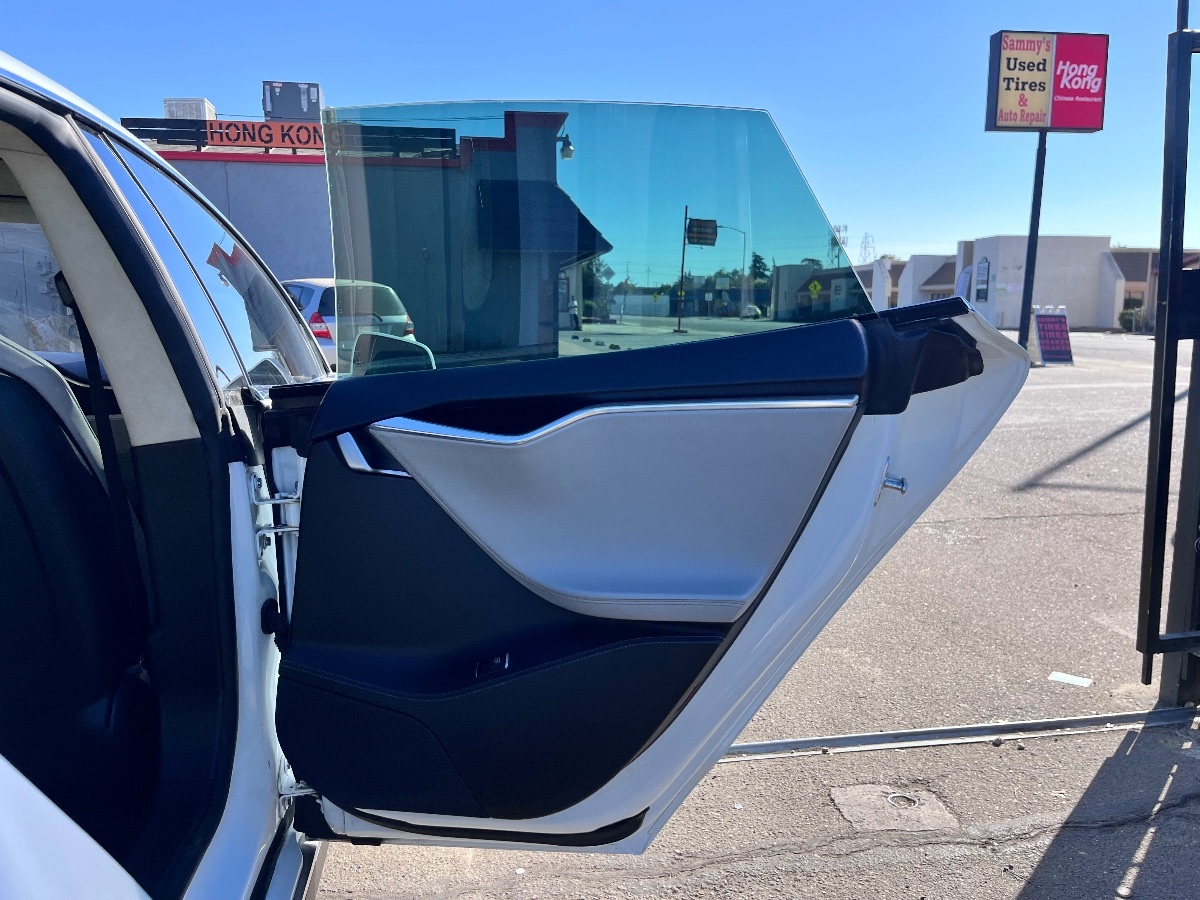 Tesla Model S photo 19