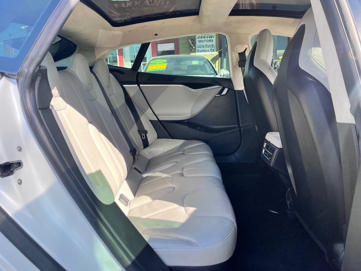 Tesla Model S photo 20