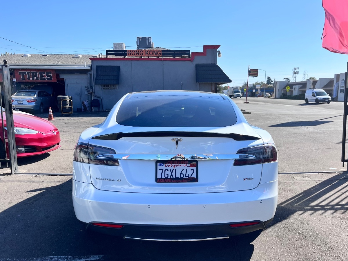 Tesla Model S photo 21