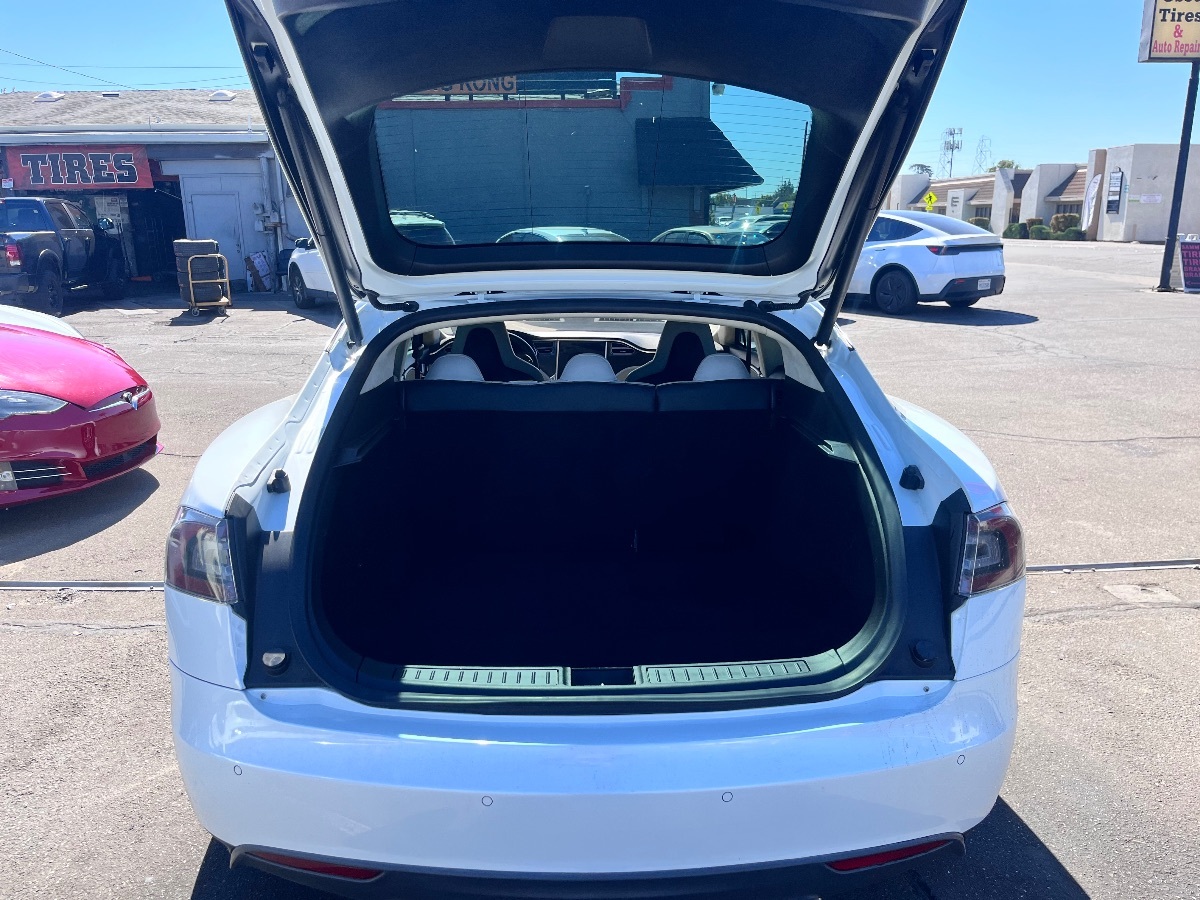 Tesla Model S photo 22