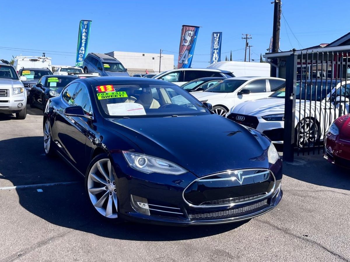 Tesla Model S photo 2