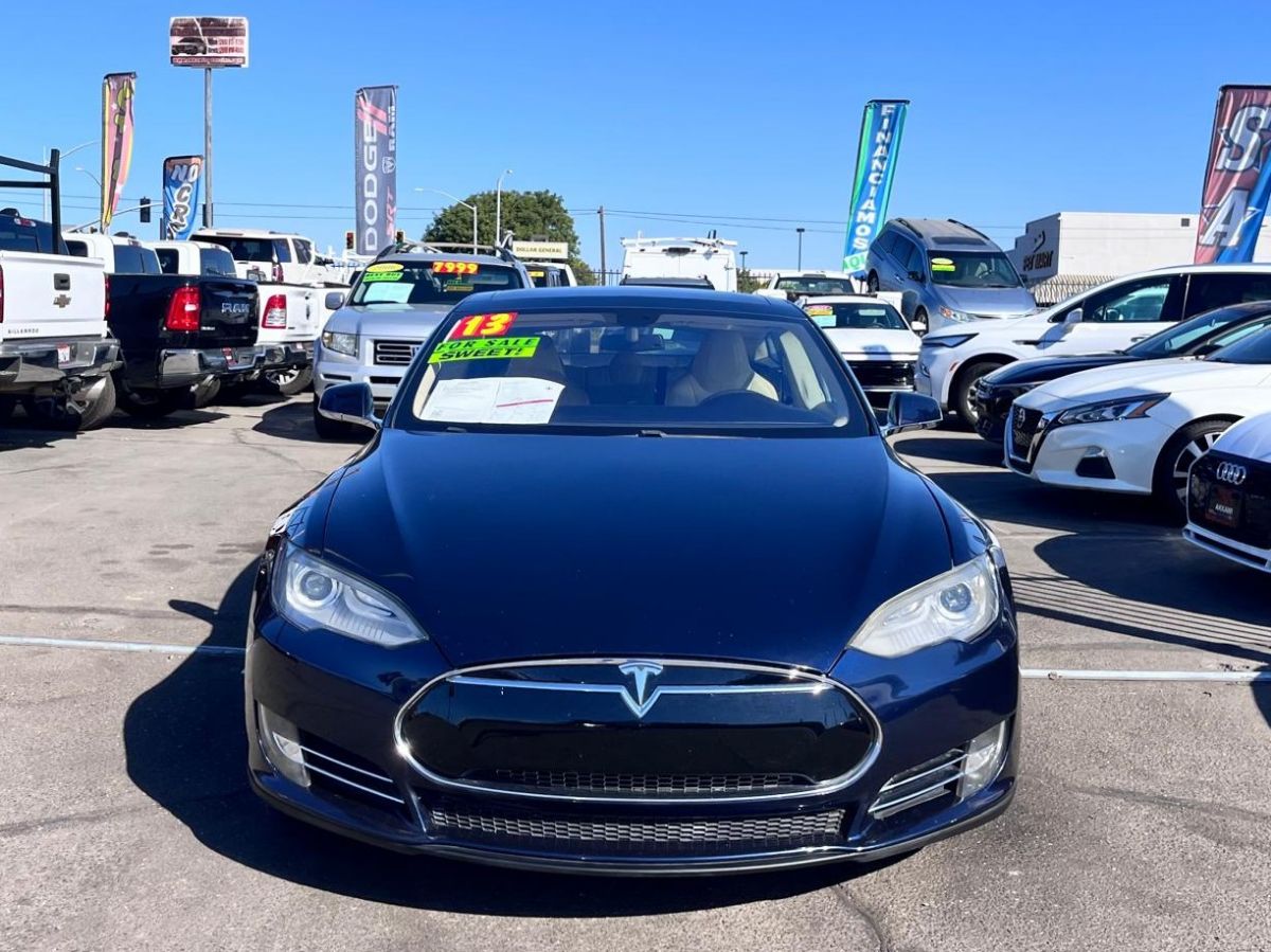 Tesla Model S photo 3