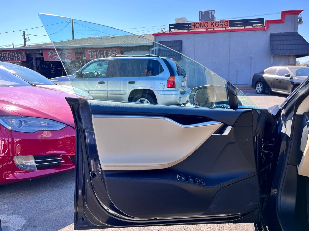 Tesla Model S photo 5