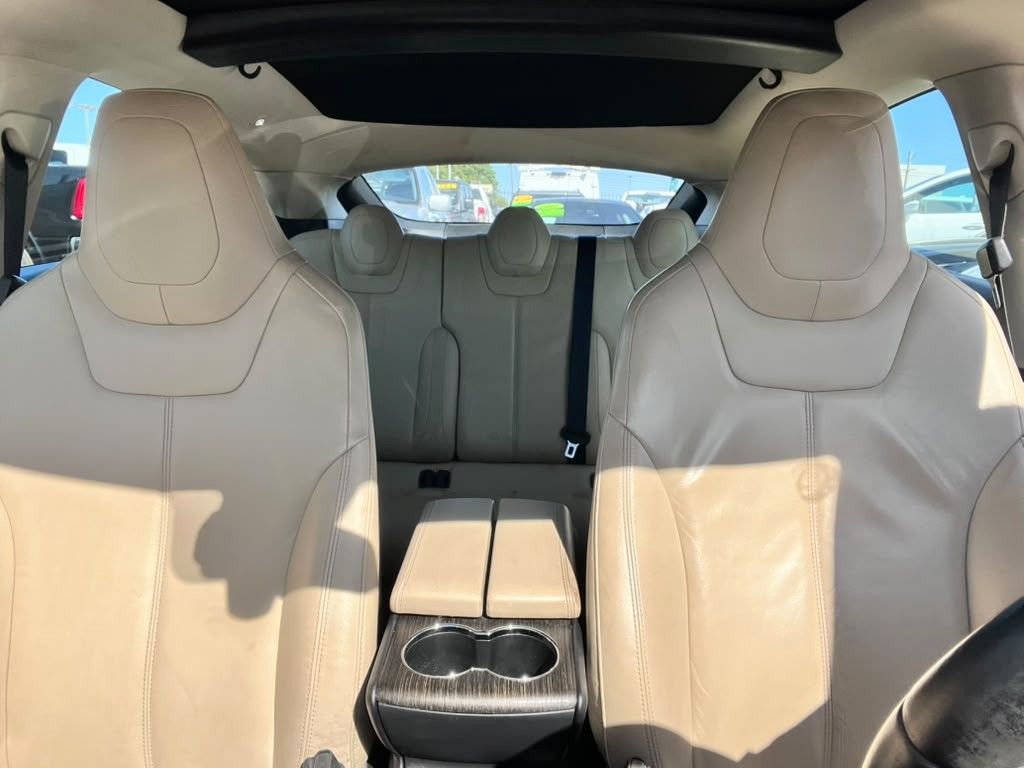 Tesla Model S photo 12