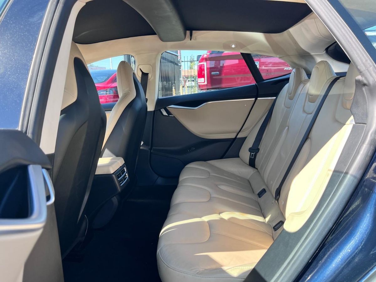 Tesla Model S photo 13