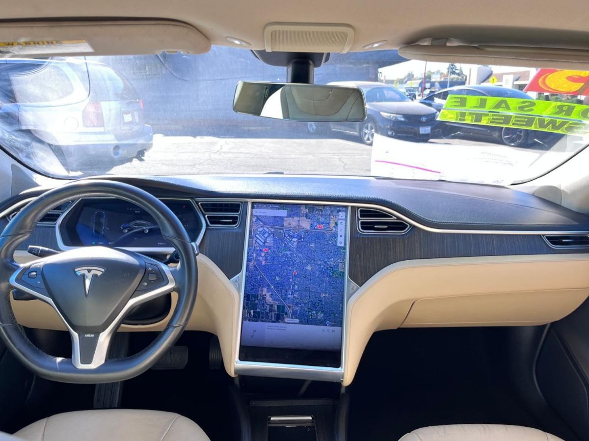 Tesla Model S photo 14