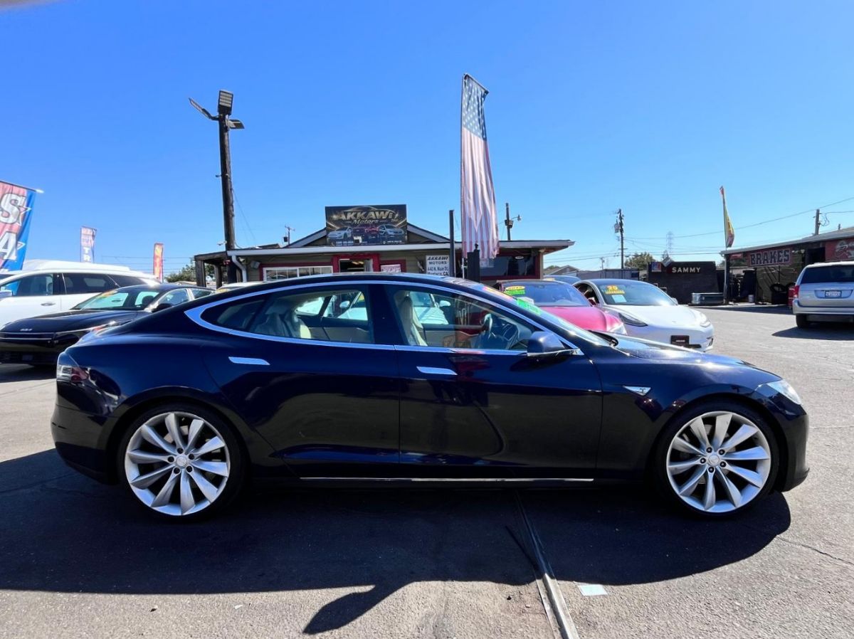 Tesla Model S photo 15