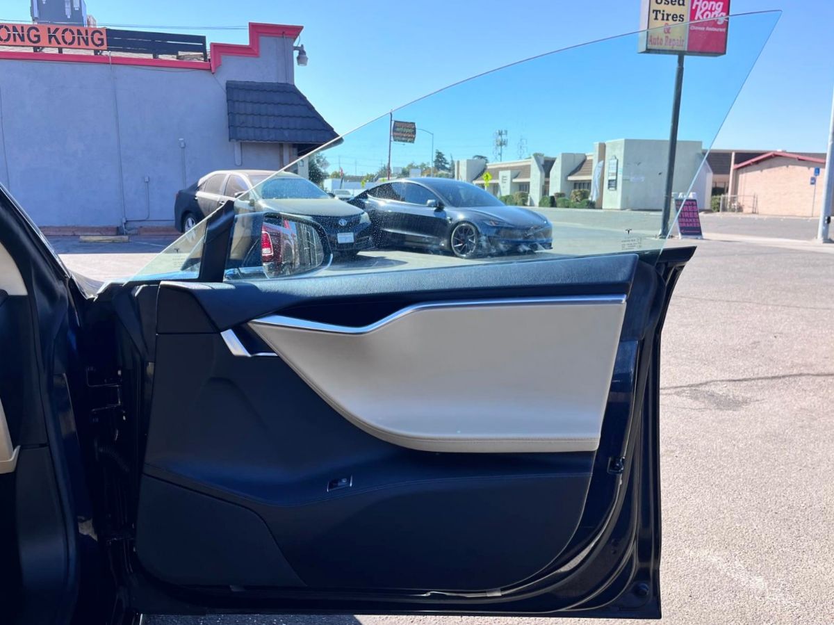 Tesla Model S photo 16