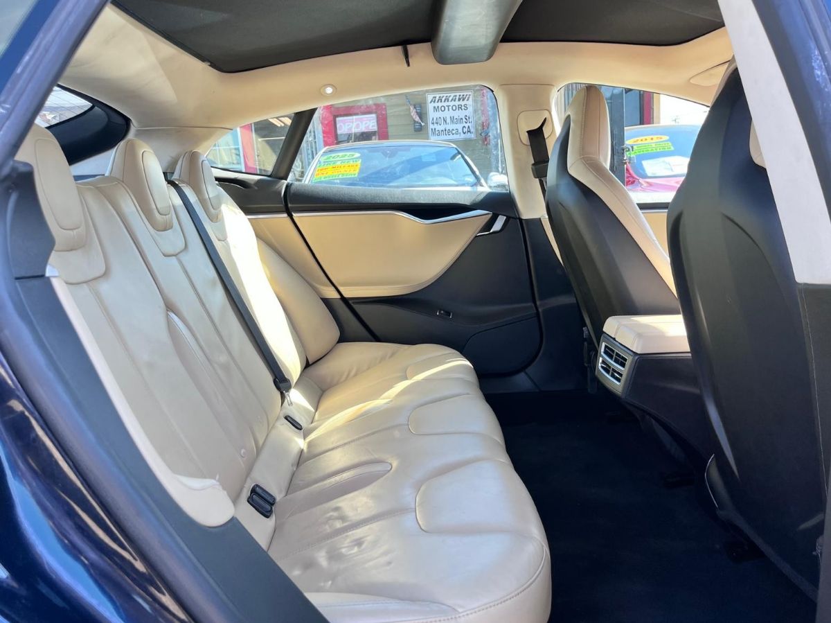 Tesla Model S photo 18
