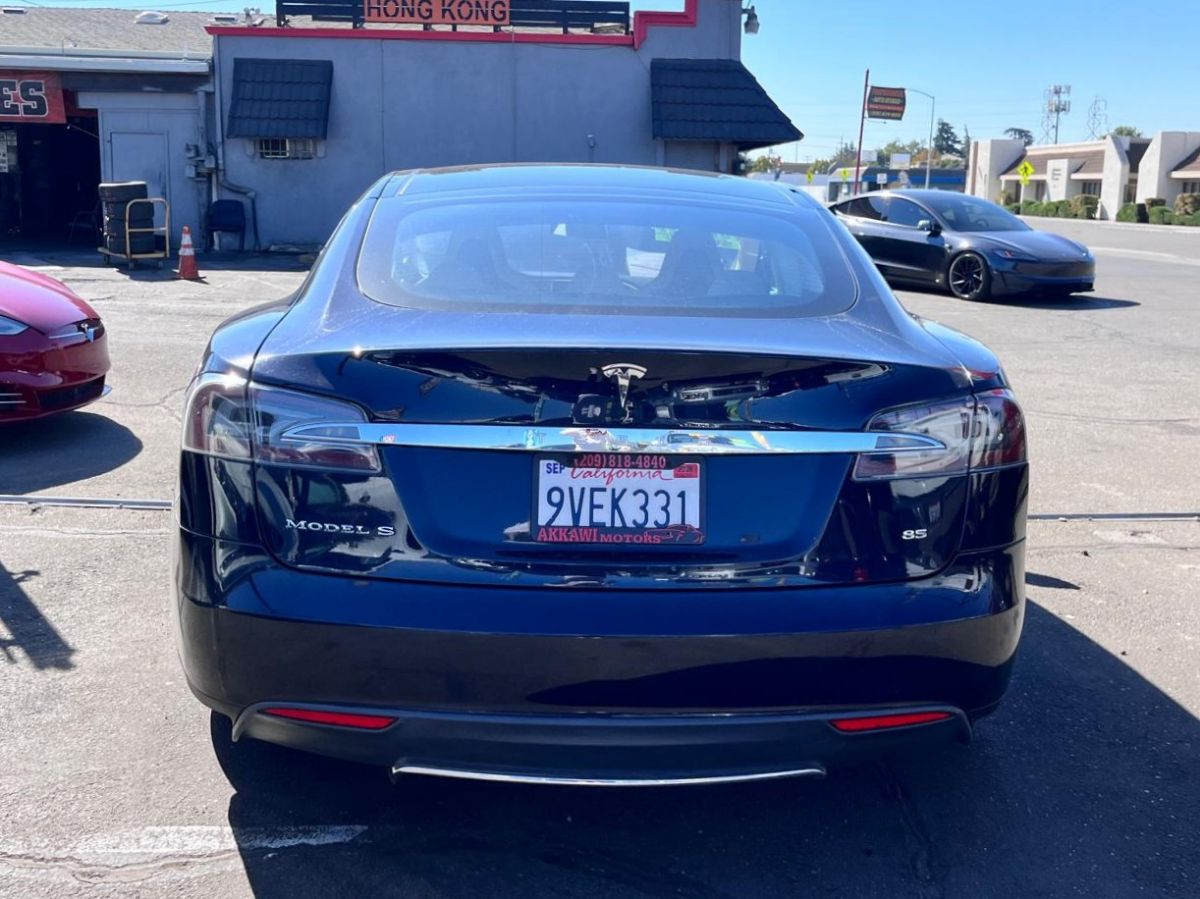 Tesla Model S photo 19