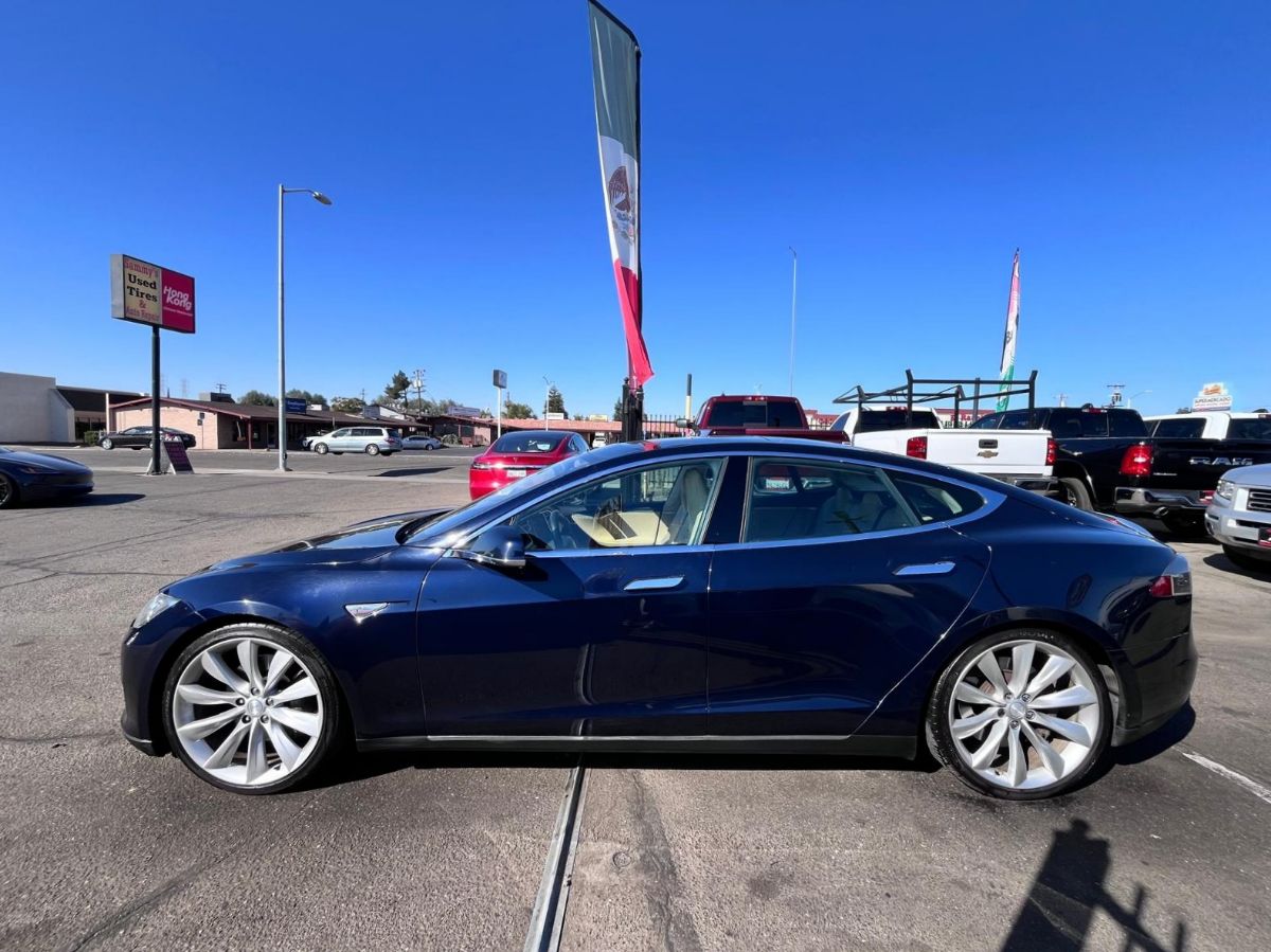 Tesla Model S photo 4
