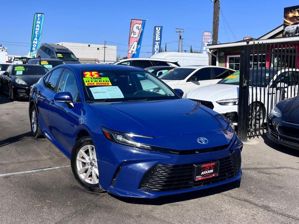 Toyota Camry photo 2