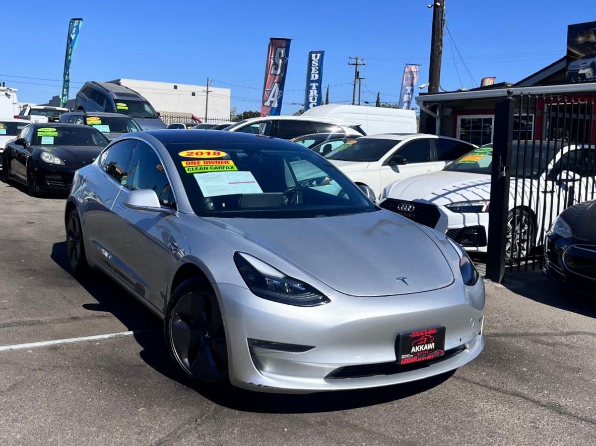 Tesla Model 3 photo 2