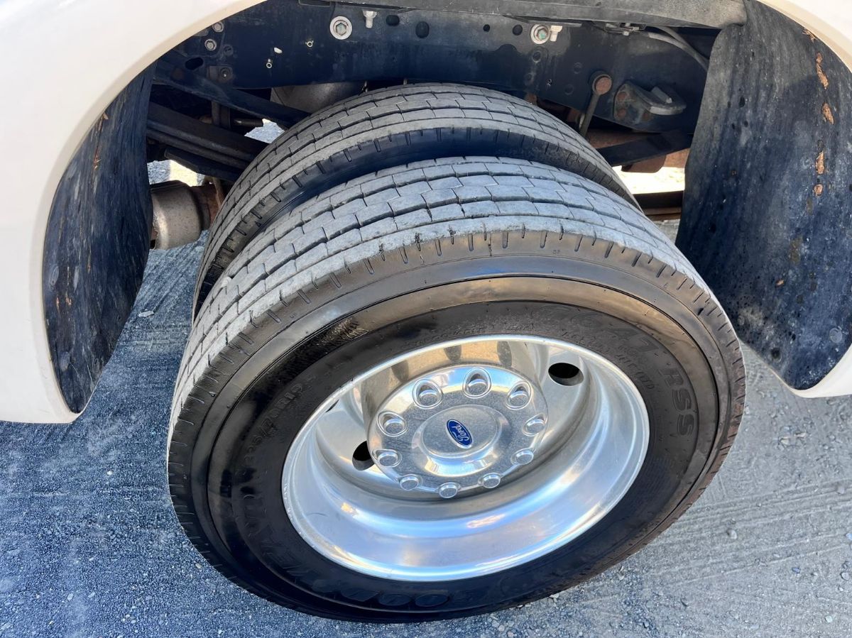 Ford F-450 photo 19