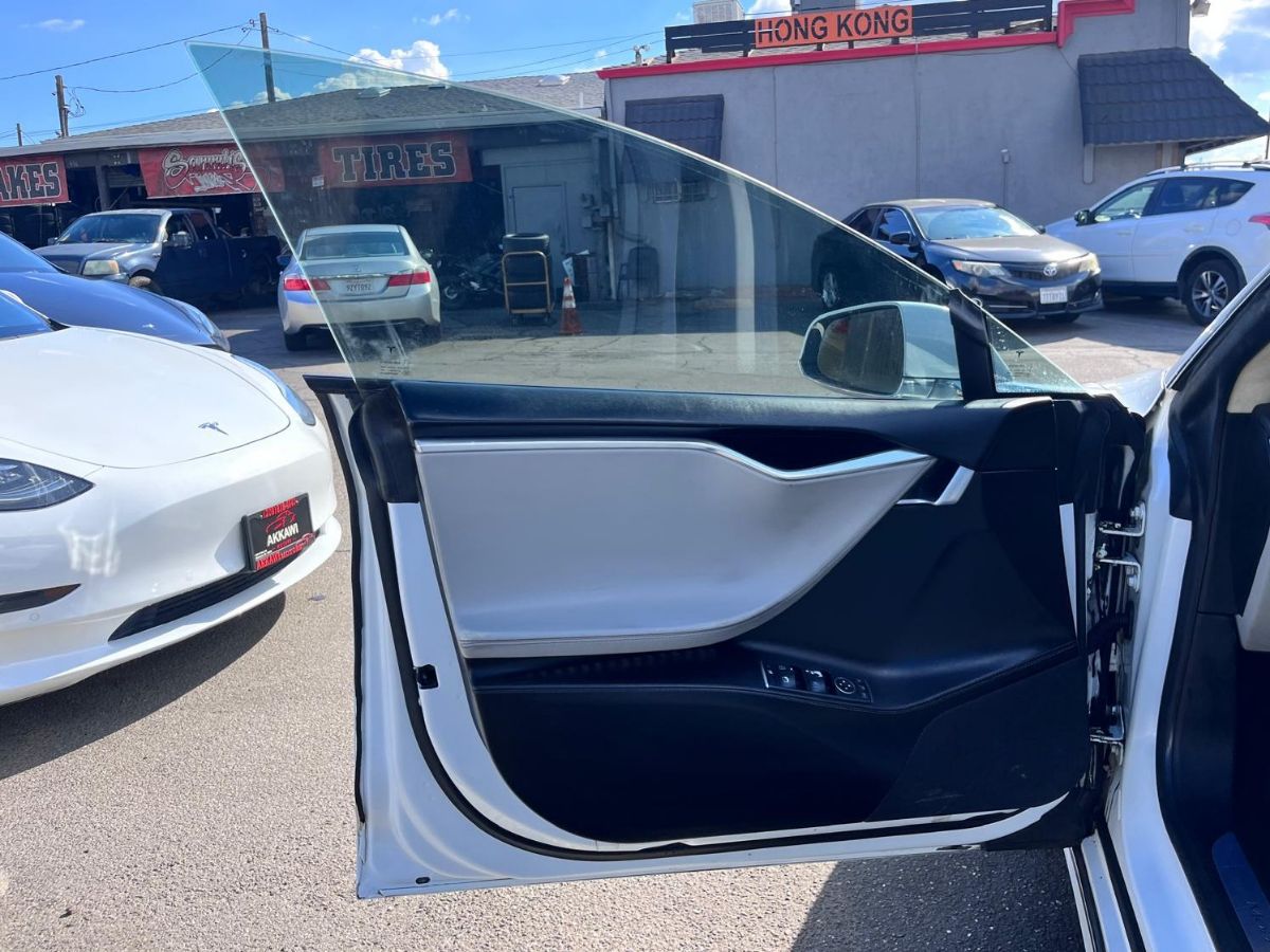 Photo 4 of this Tesla Model S