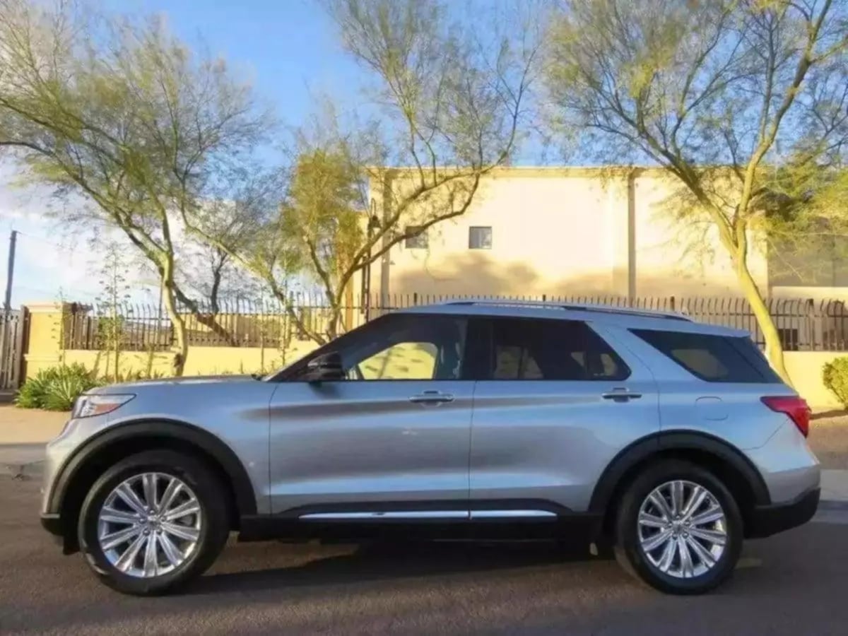 2020 Ford Explorer Limited photo 2