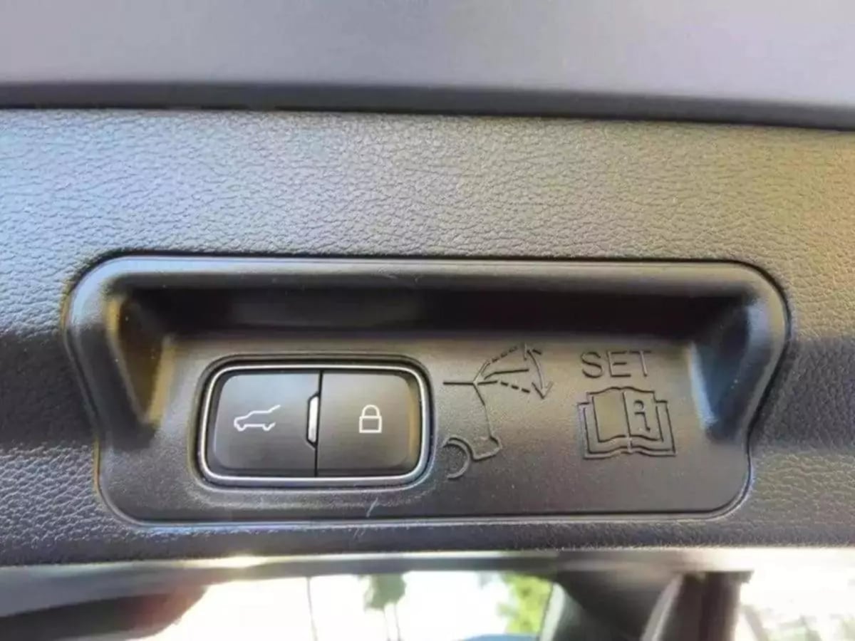 2020 Ford Explorer Limited photo 8