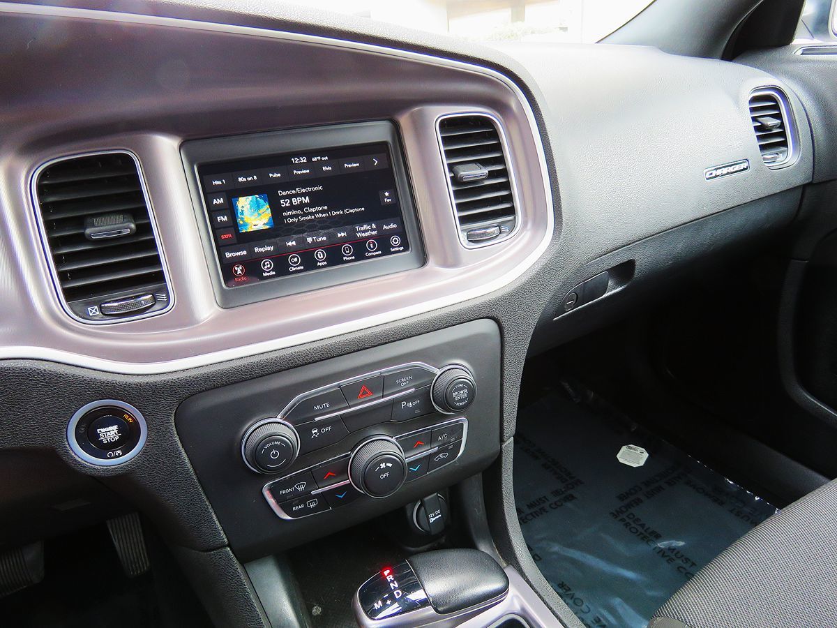 2022 Dodge Charger SXT photo 23