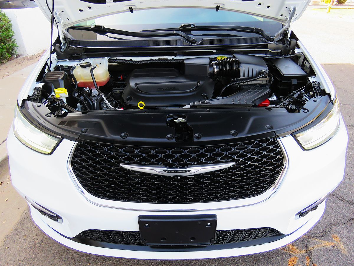 2022 Chrysler Pacifica Touring L photo 14