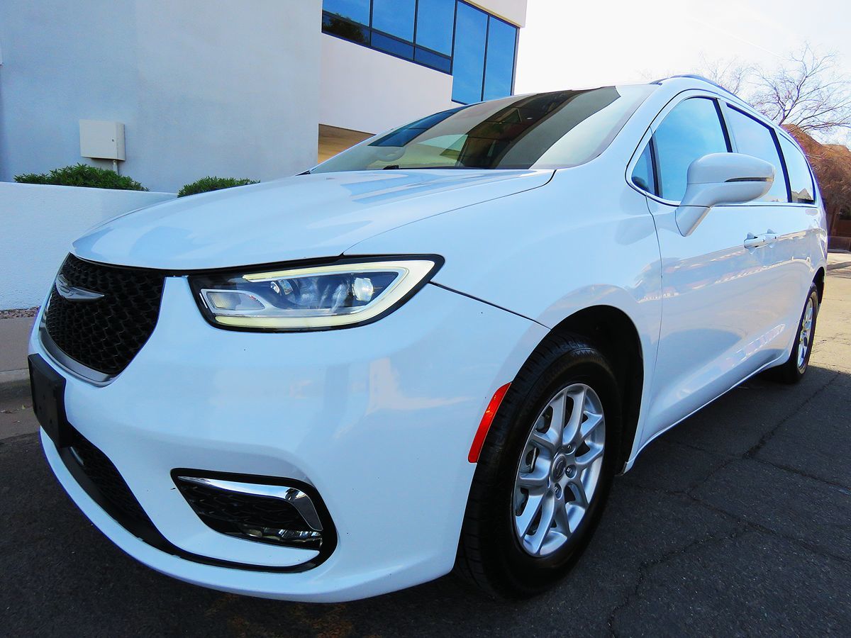 2022 Chrysler Pacifica Touring L photo 2