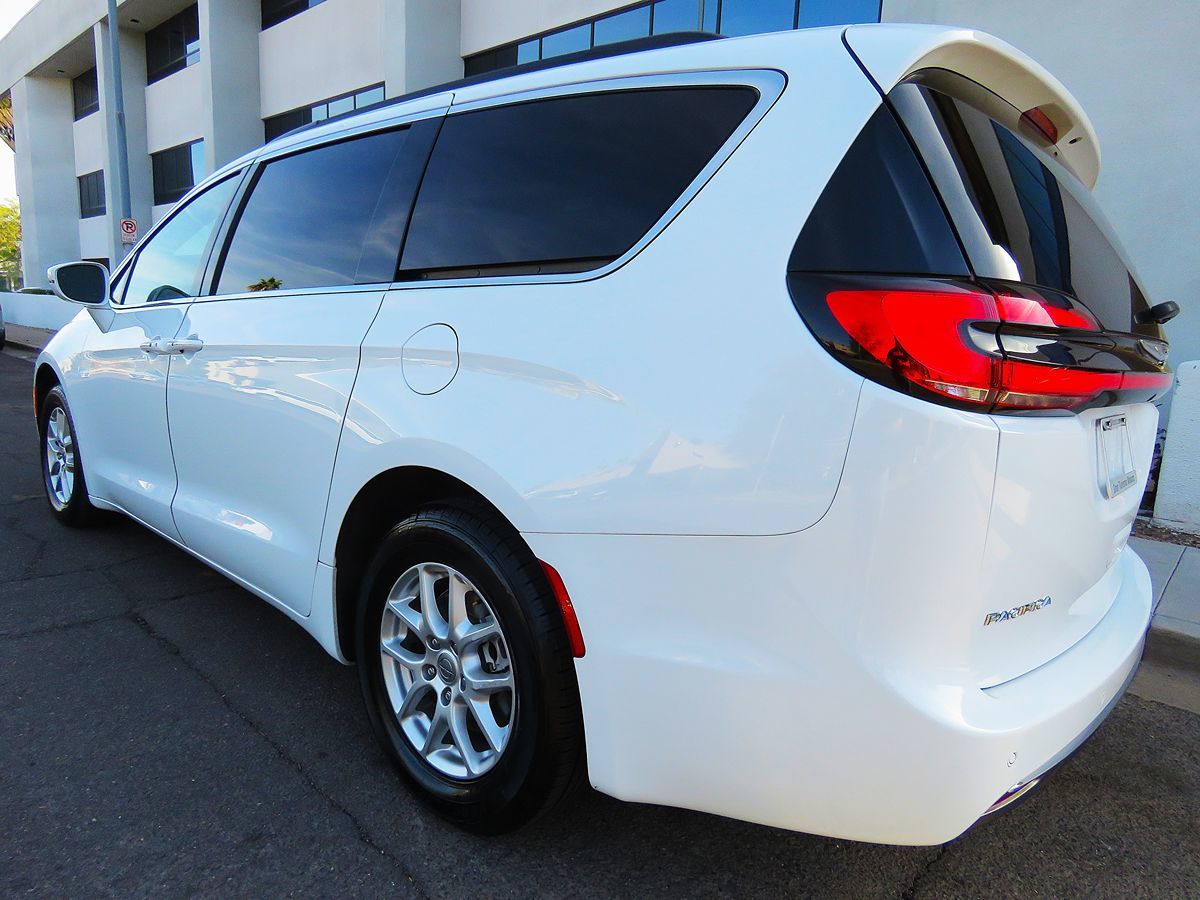 2022 Chrysler Pacifica Touring L photo 5