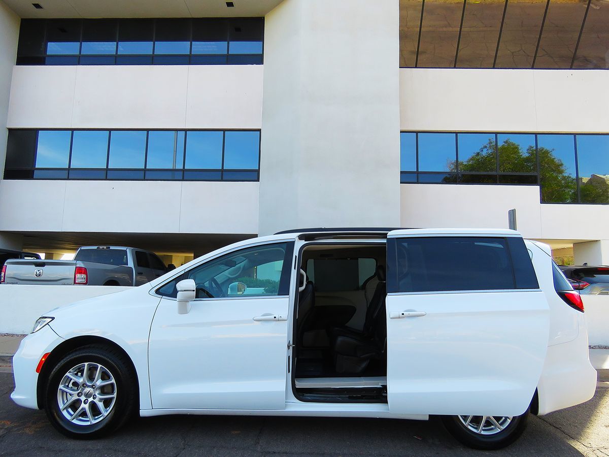 2022 Chrysler Pacifica Touring L photo 4