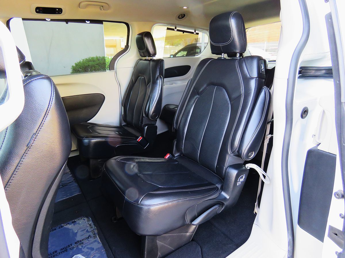 2022 Chrysler Pacifica Touring L photo 22