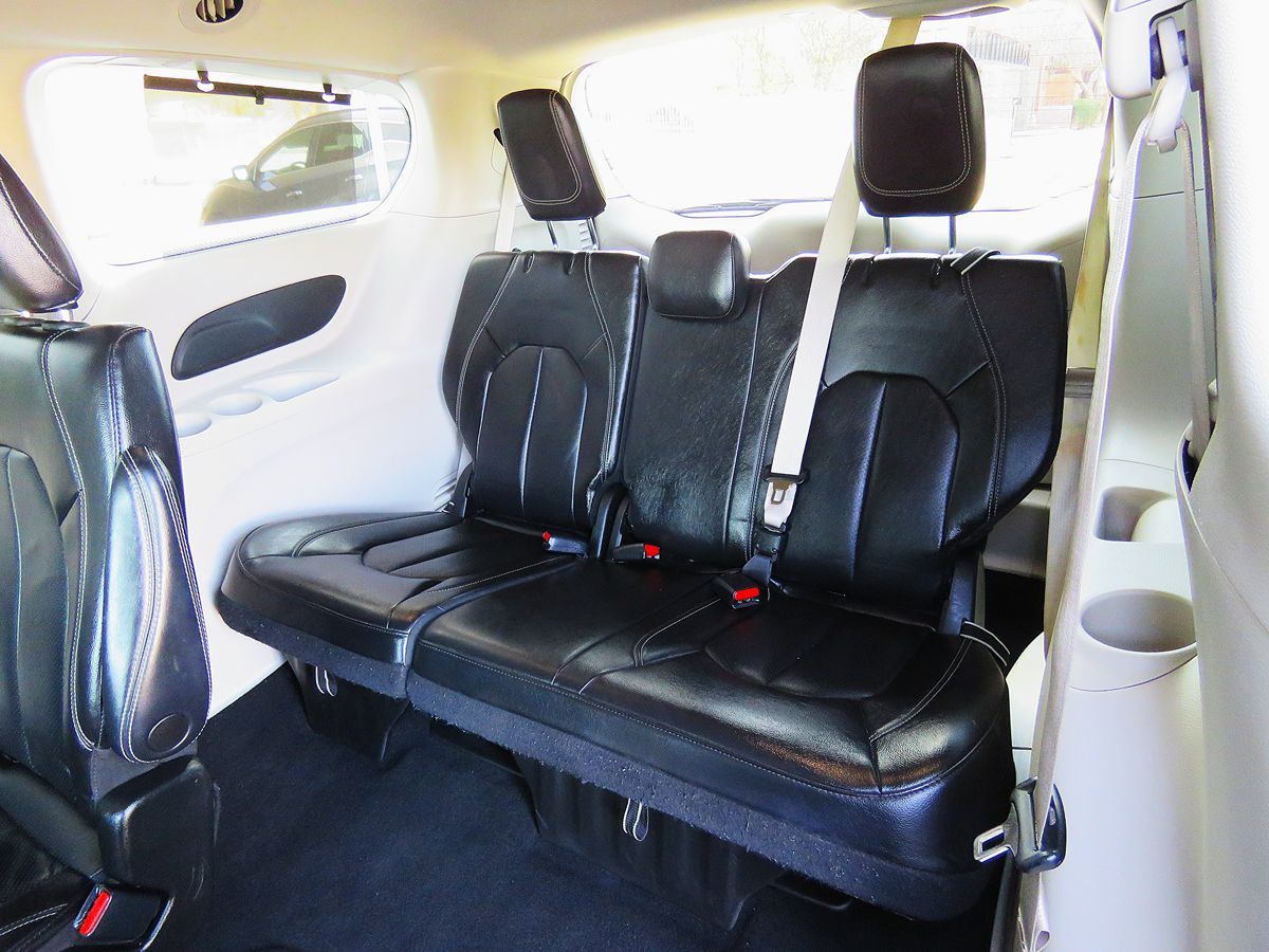 2022 Chrysler Pacifica Touring L photo 21