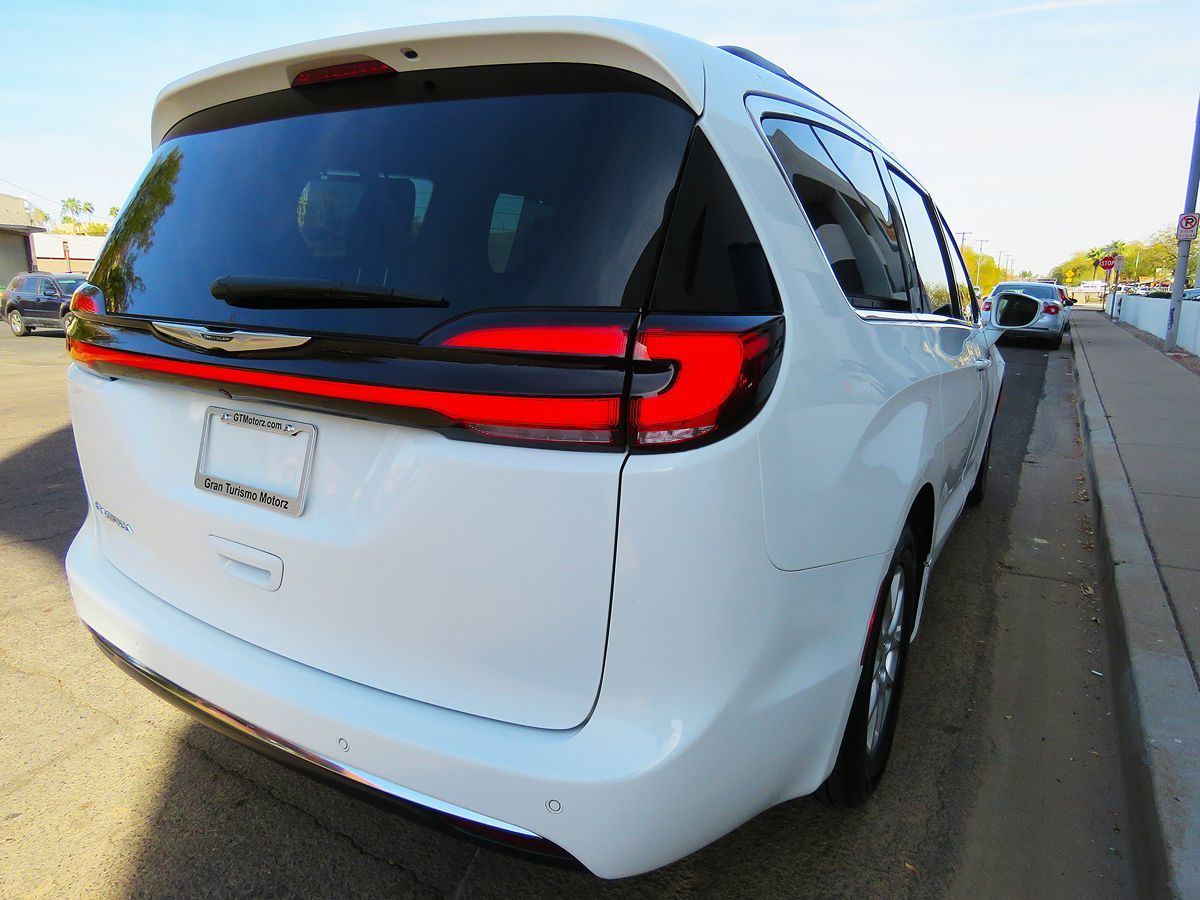 2022 Chrysler Pacifica Touring L photo 8