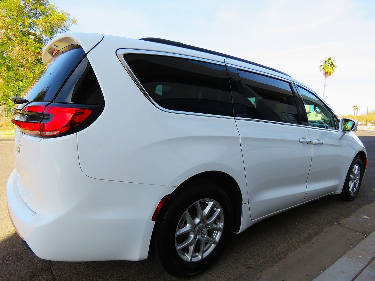 2022 Chrysler Pacifica Touring L photo 9