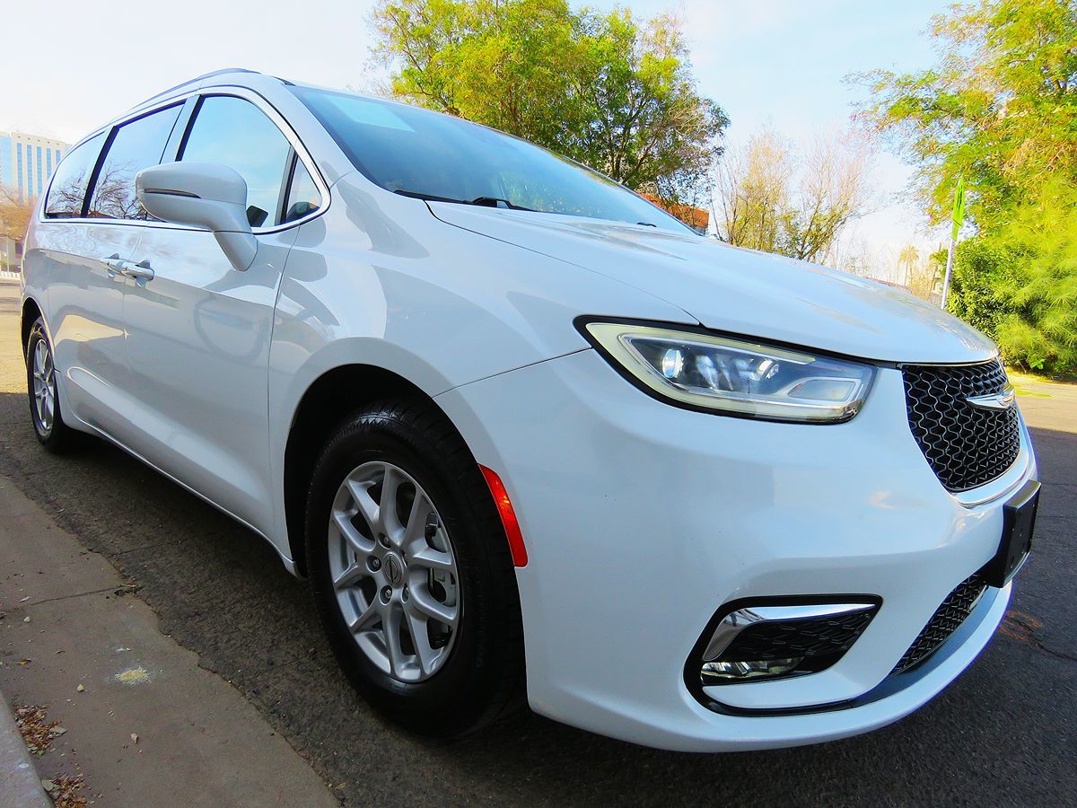 2022 Chrysler Pacifica Touring L photo 11