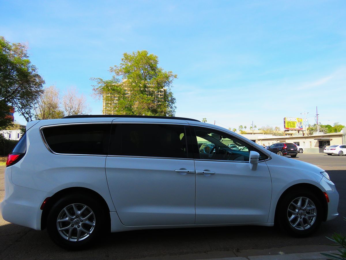 2022 Chrysler Pacifica Touring L photo 10