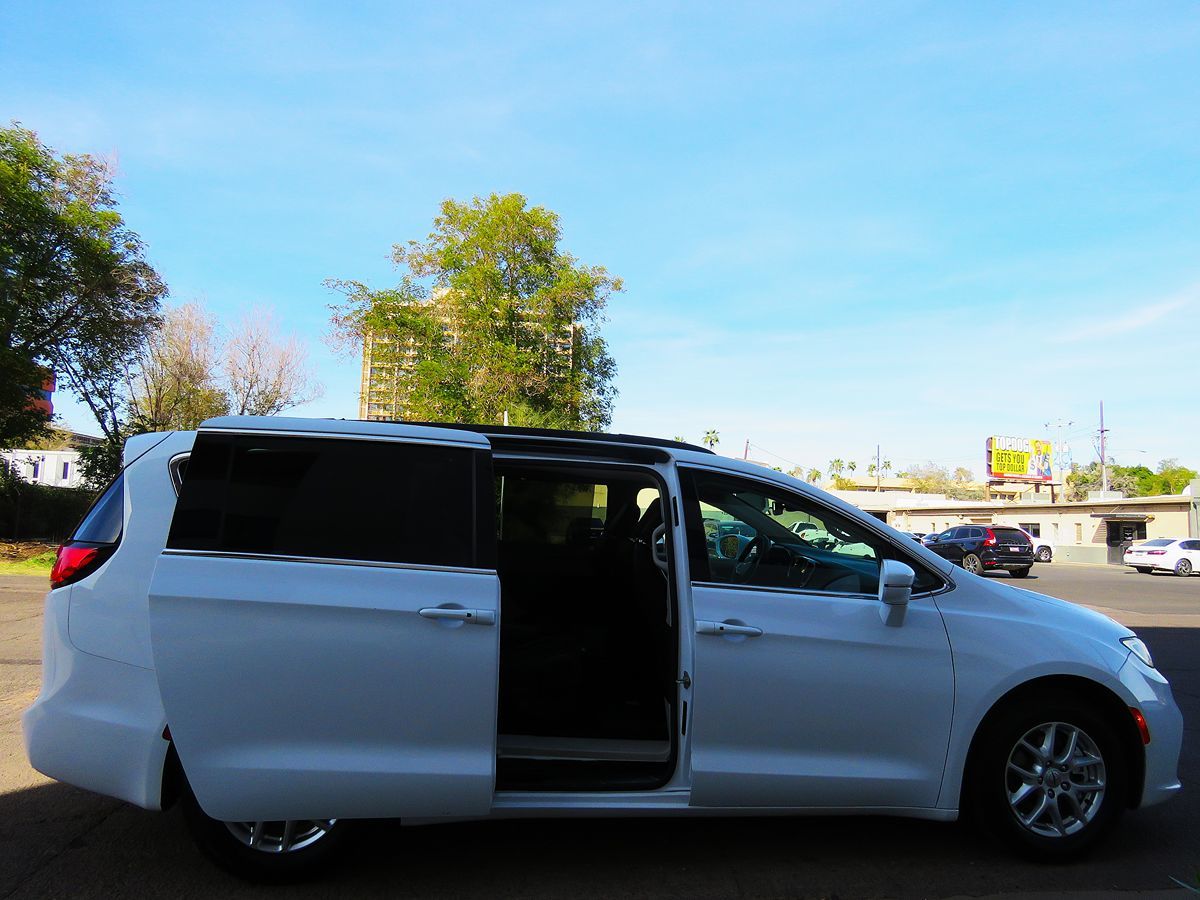 2022 Chrysler Pacifica Touring L photo 17