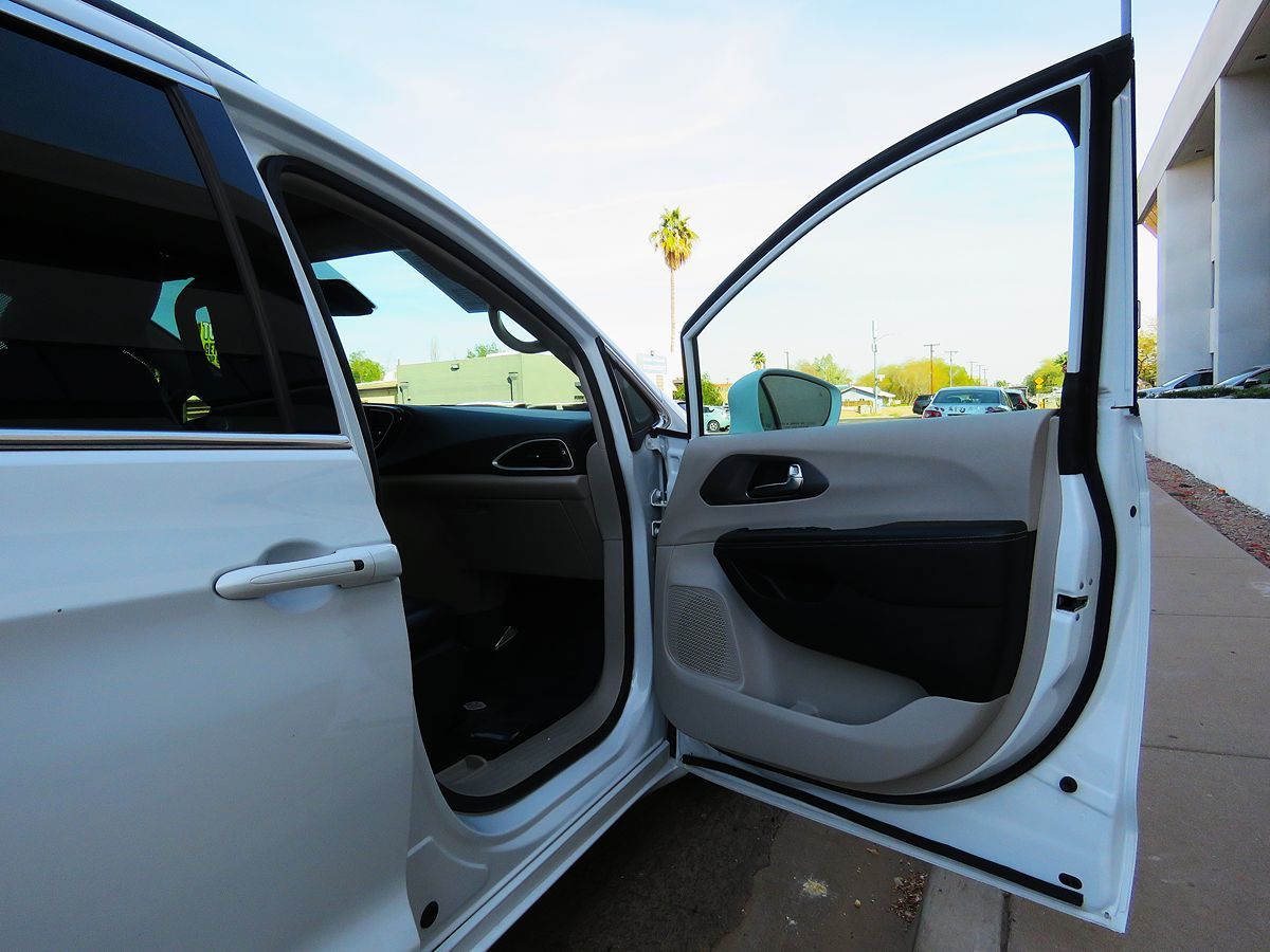 2022 Chrysler Pacifica Touring L photo 15