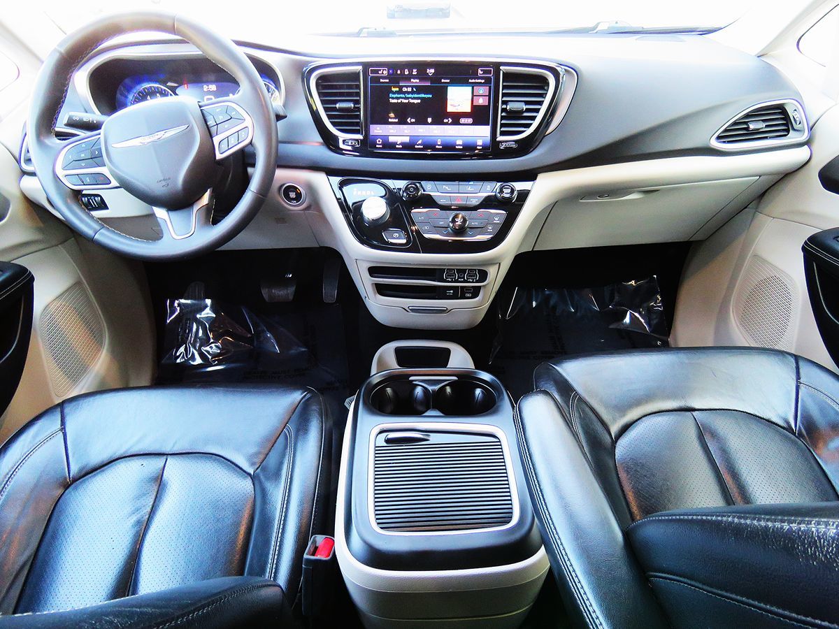 2022 Chrysler Pacifica Touring L photo 34