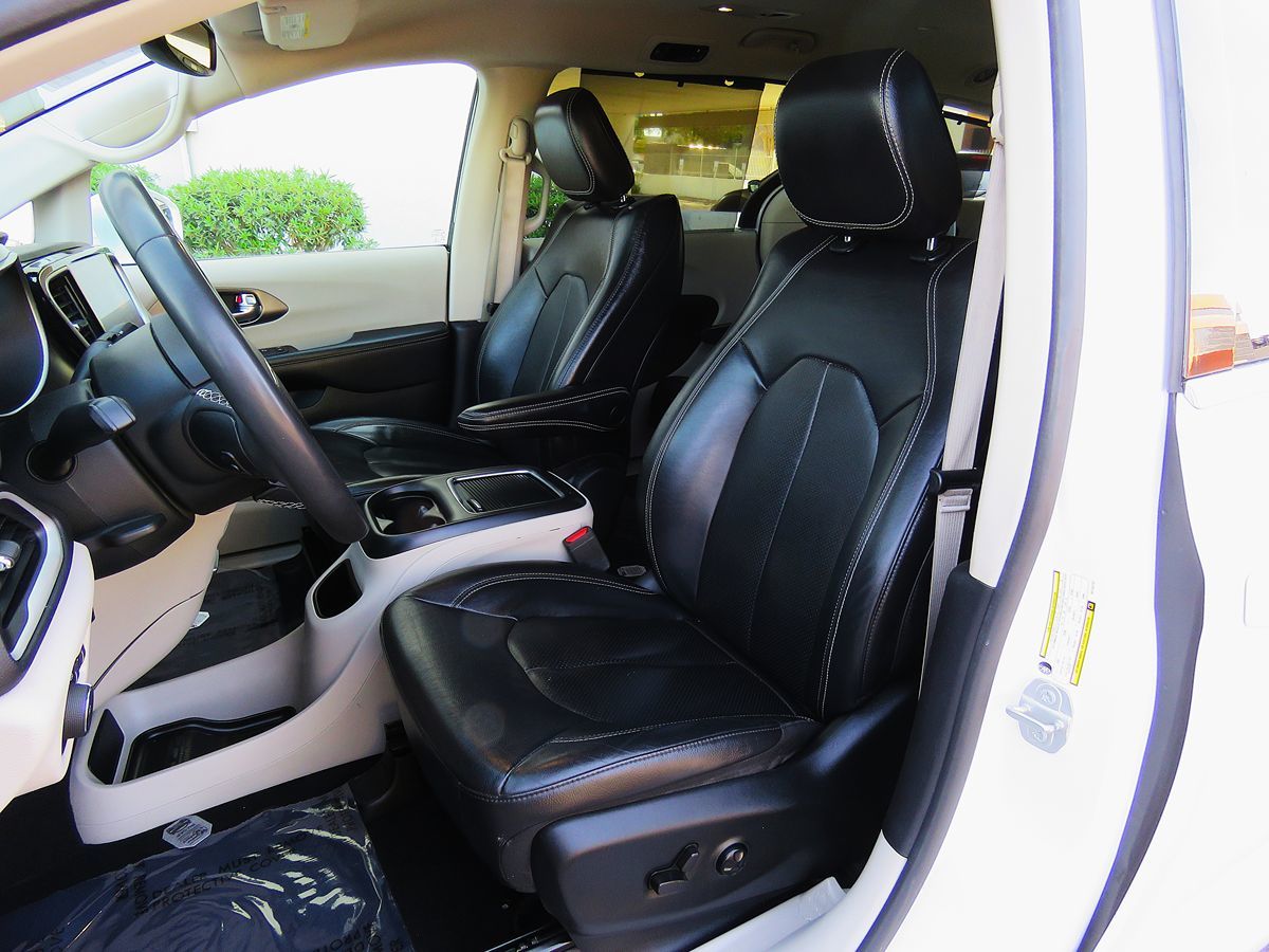 2022 Chrysler Pacifica Touring L photo 27