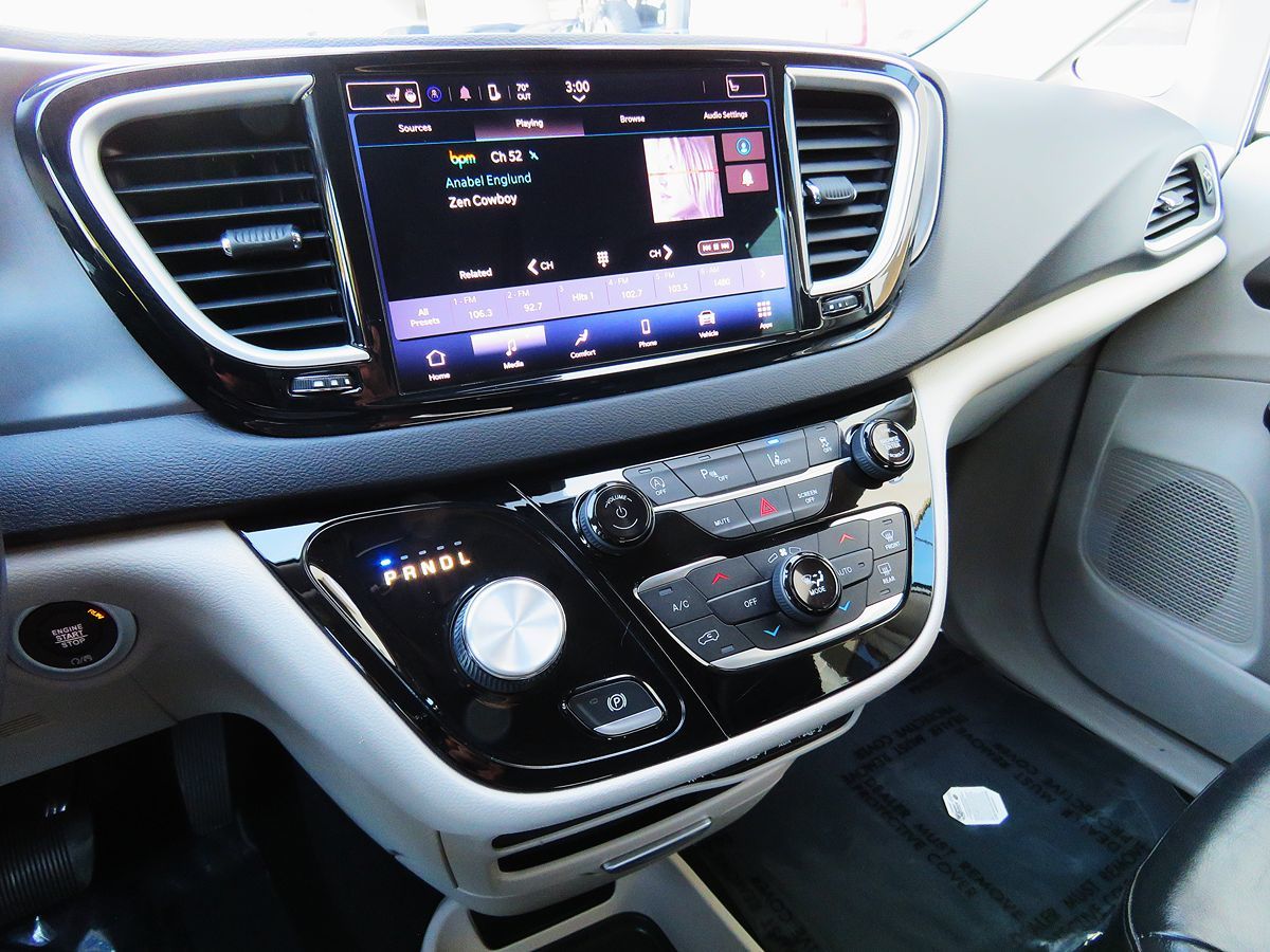 2022 Chrysler Pacifica Touring L photo 29