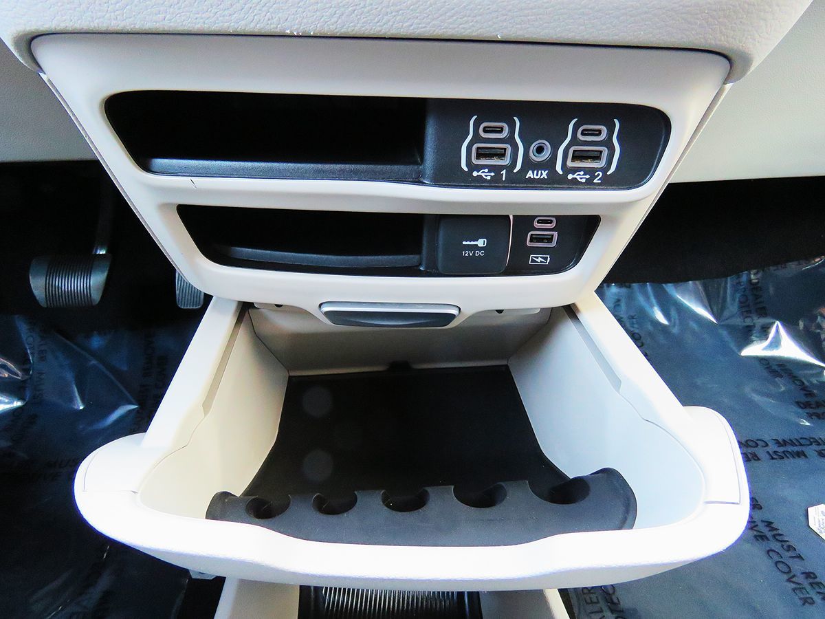 2022 Chrysler Pacifica Touring L photo 30