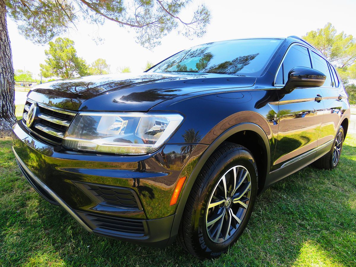 2020 Volkswagen Tiguan SE photo 2