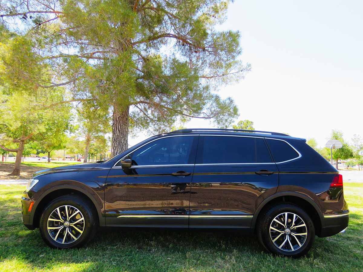 2020 Volkswagen Tiguan SE photo 3